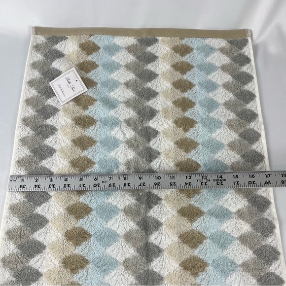 NWT Pair Bella Lux Hand Towels Geometric Flower Gray Taupe White Blue RN 138834 - Picture 7 of 8